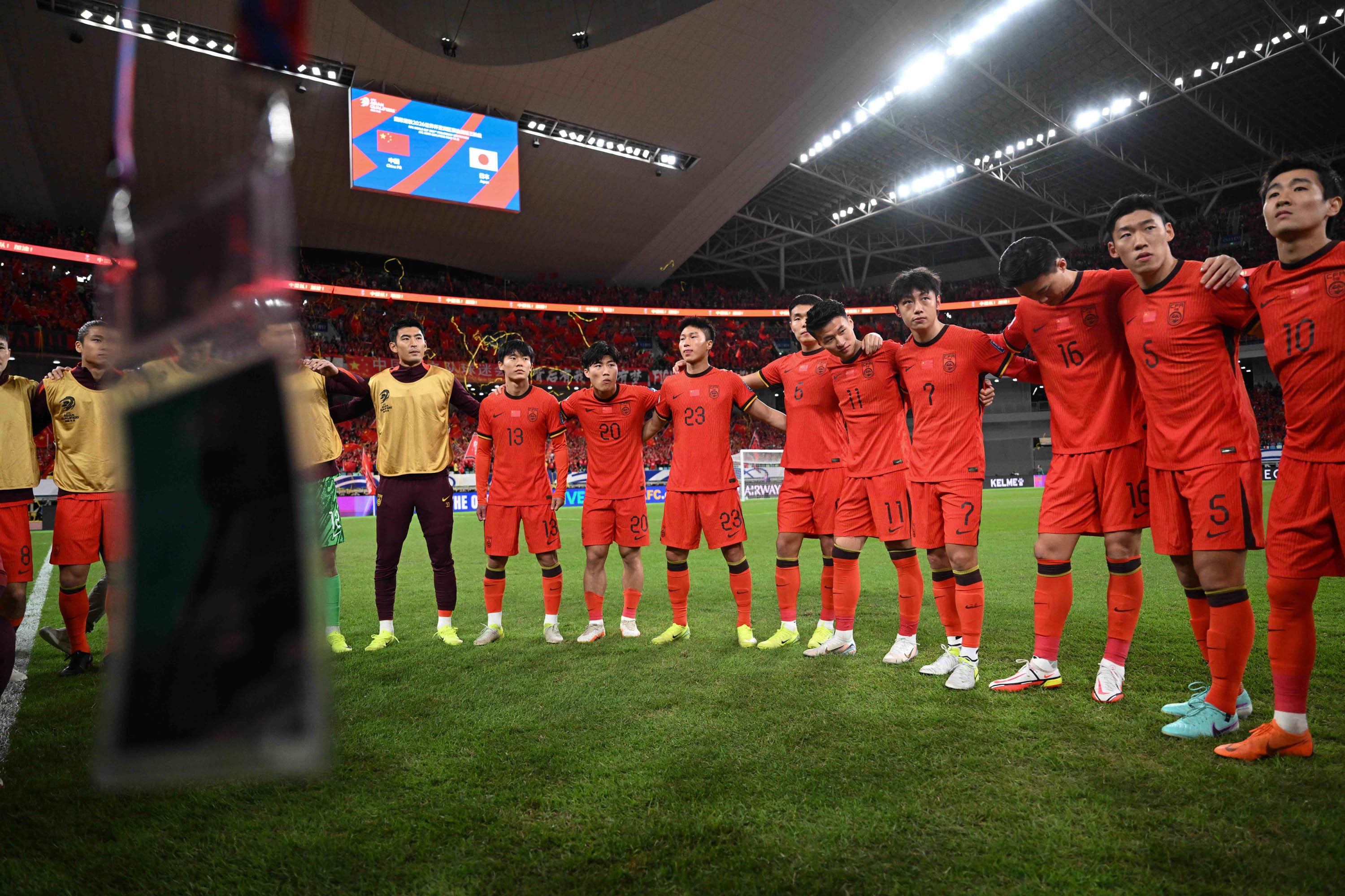 摩洛哥瓦赫达球迷现场助威,激发球队夺冠斗志 摩洛哥瓦赫达球迷现场助威,激发球队夺冠斗志