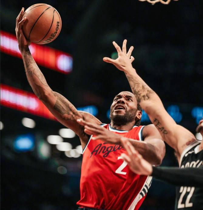 爱游戏官方-包含快船主场战胜马刺，莱昂纳德高效表现领军球队取胜的词条