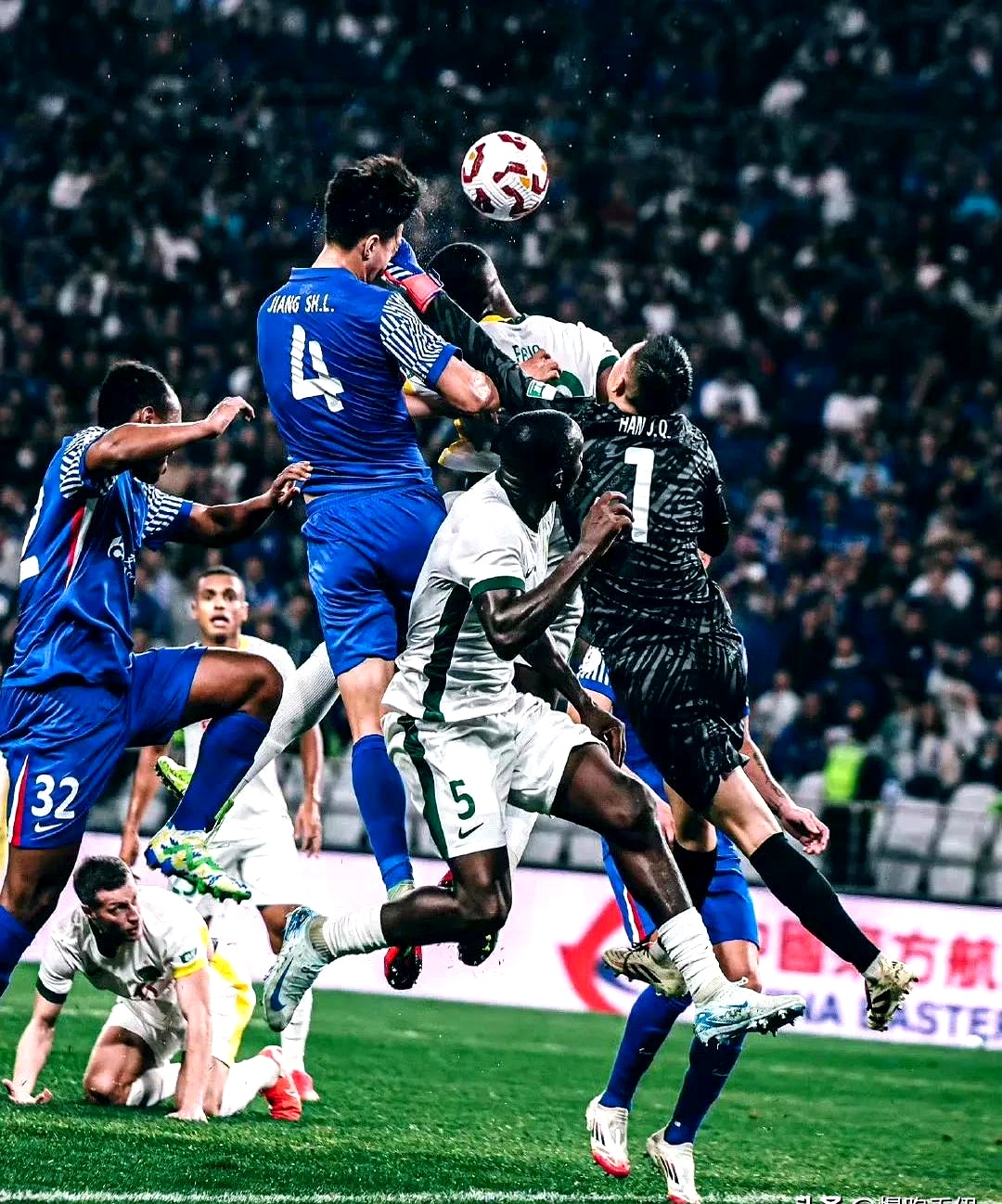 爱游戏中国官网-球员拼尽全力，不负众望获得胜利