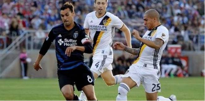 球场上的风云变幻,一触即发的悬念 球场上的风云变幻,一触即发的悬念