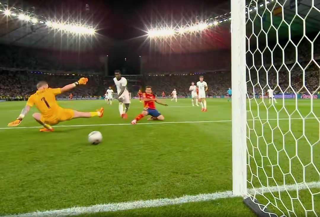 全球足球比赛激情燃烧,赛场氛围热烈的简单介绍 全球足球比赛激情燃烧,赛场氛围热烈的简单介绍