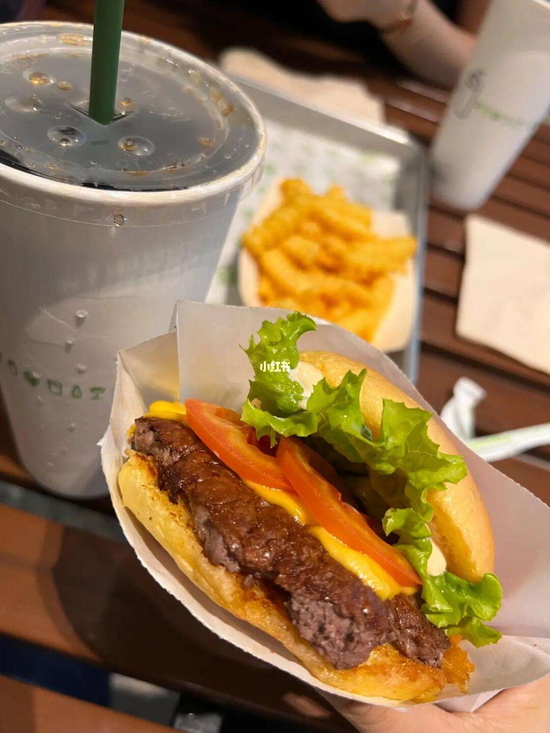 汉堡火车头战力超群，登上领跑之位