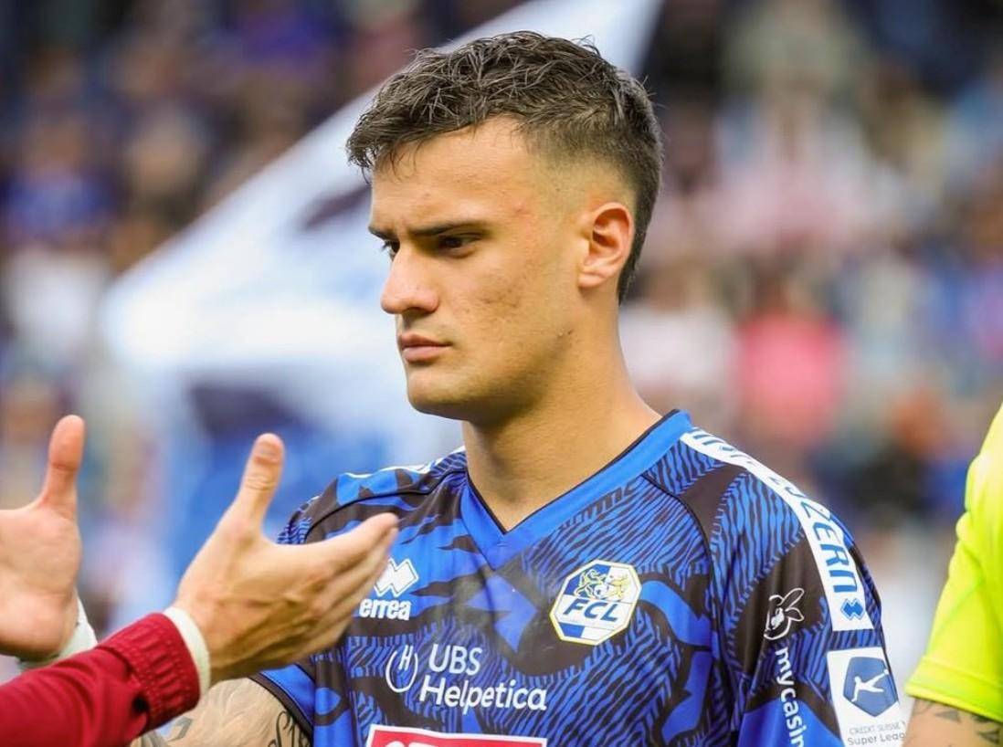 包含那不勒斯新援表现稳定成为球队中流砥柱的词条