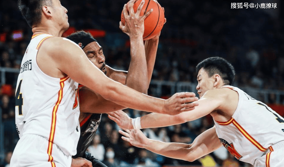 上海男篮惊险获胜，实力强劲