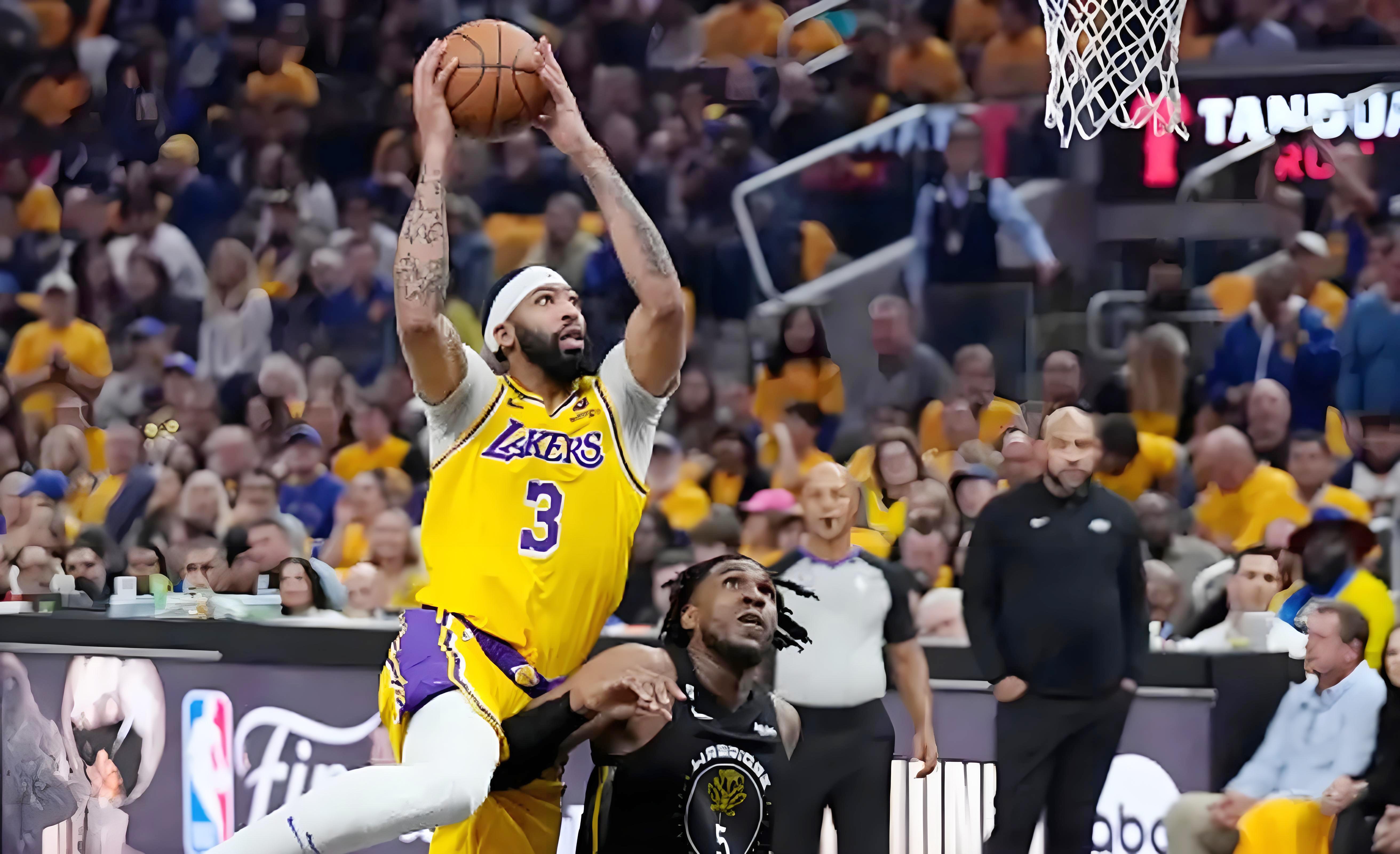 爱游戏中国官网-湖人队防守端表现出色，对手难以找到破解之法