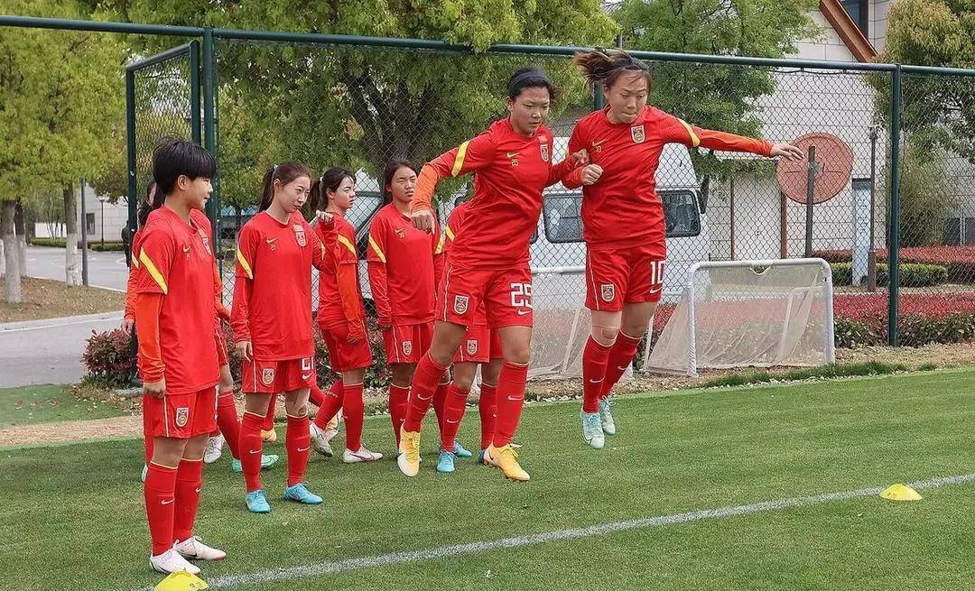 关于女足比赛中球员团结协作,积极进攻的信息 关于女足比赛中球员团结协作,积极进攻的信息