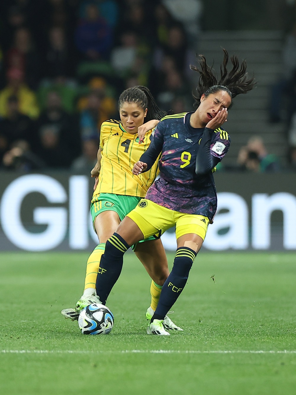 爱游戏网页版-包含足球女队比赛场面惊心动魄劲爆无比的词条