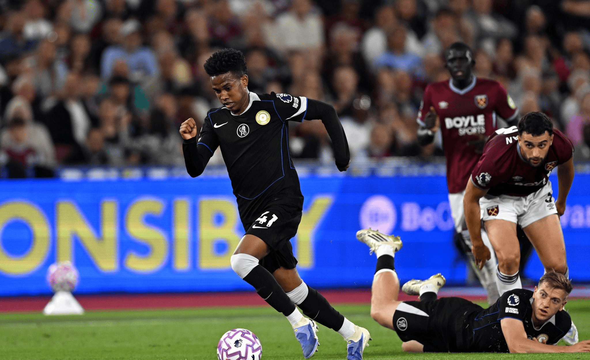 爱游戏教练-包含切尔西客场获胜，争冠希望重新燃起的词条