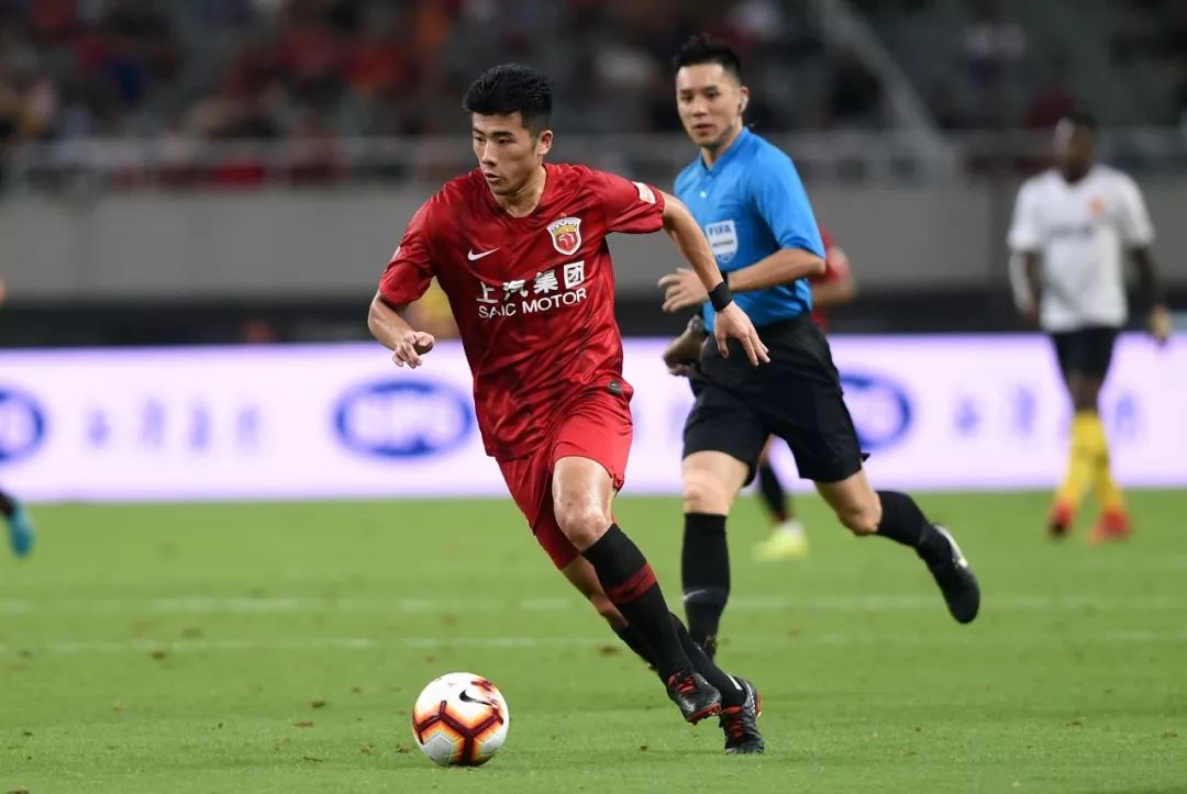 上海上港与河北华夏幸福争夺胜利 上海上港与河北华夏幸福争夺胜利