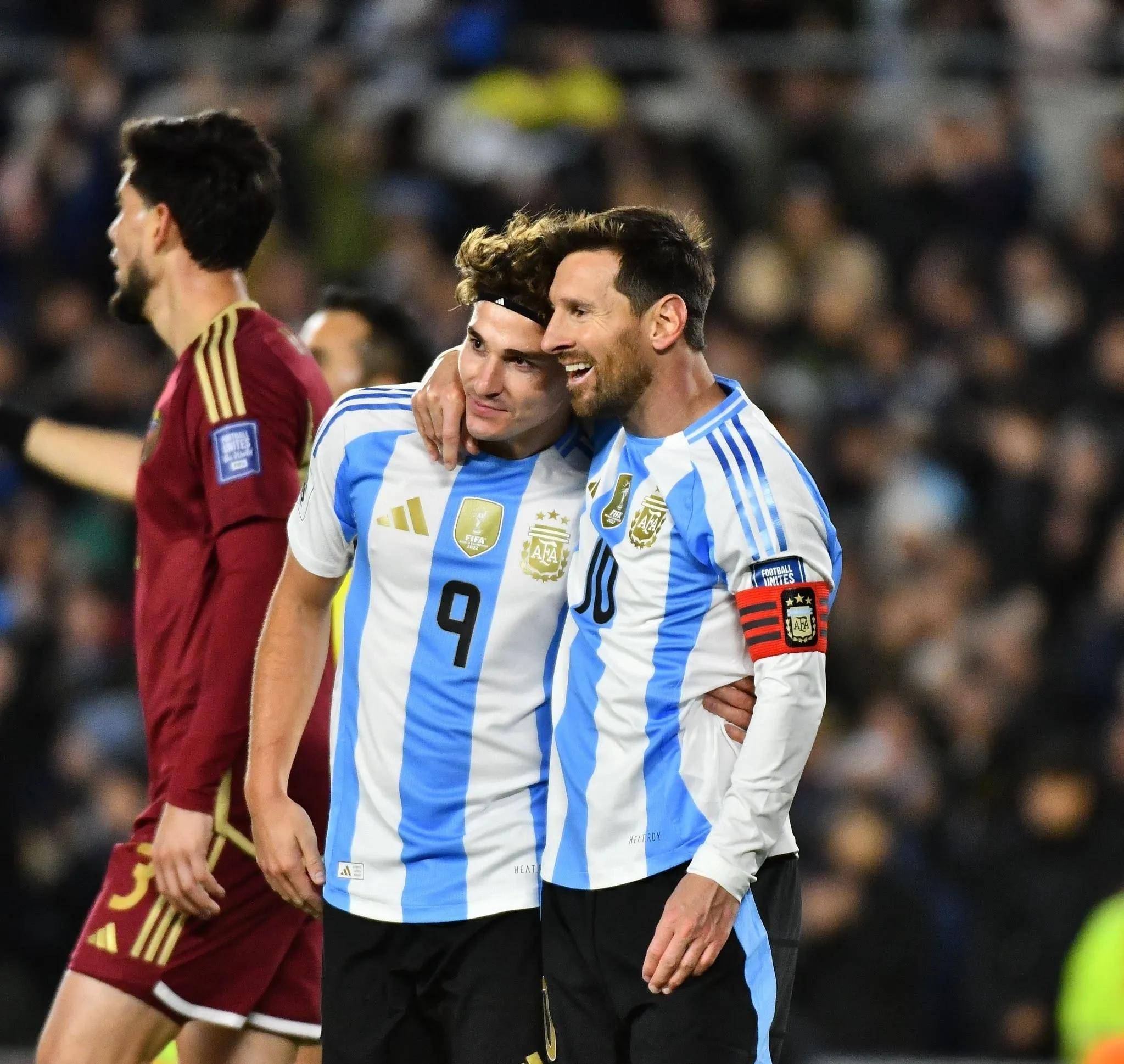 阿根廷球星梅西在南美联赛中破门得分 阿根廷球星梅西在南美联赛中破门得分