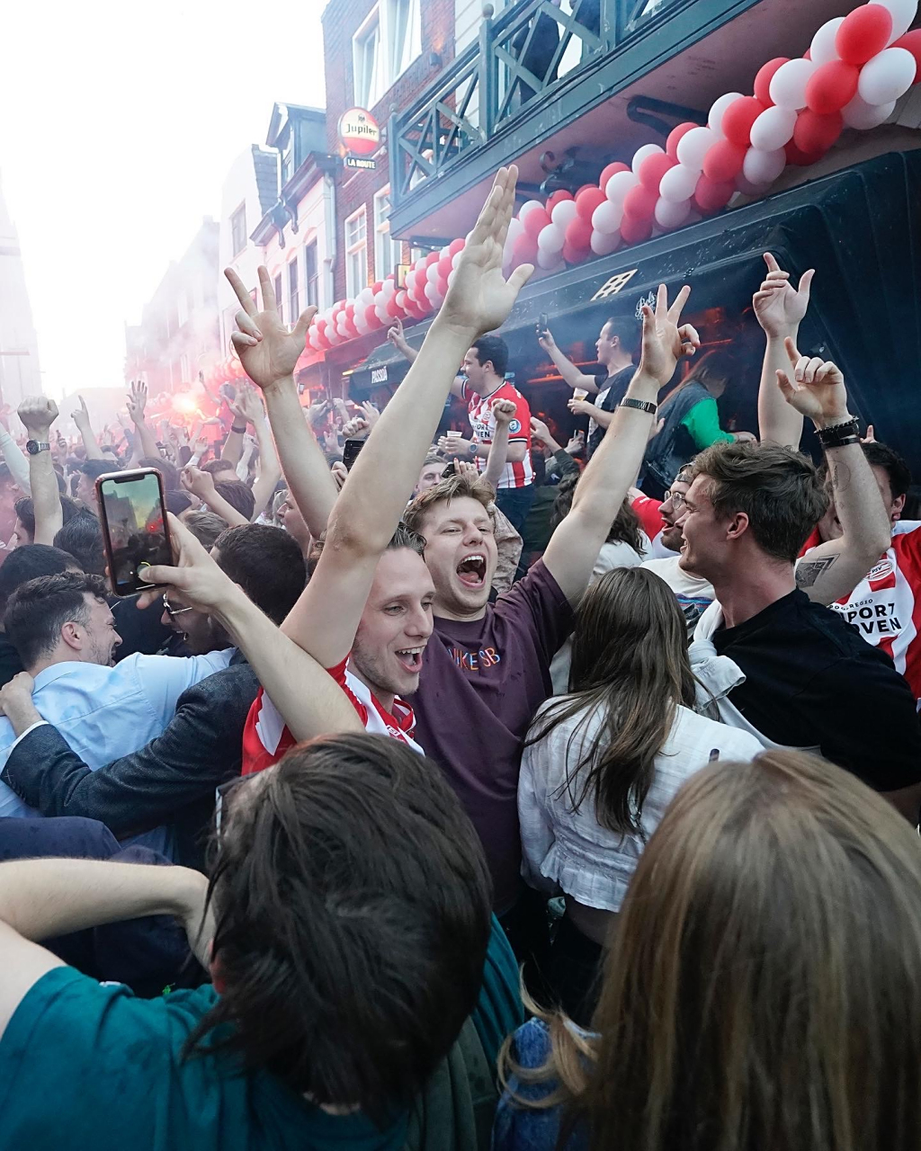 荷兰篮球联赛开幕式盛大举行，吸引众多球迷到场的简单介绍
