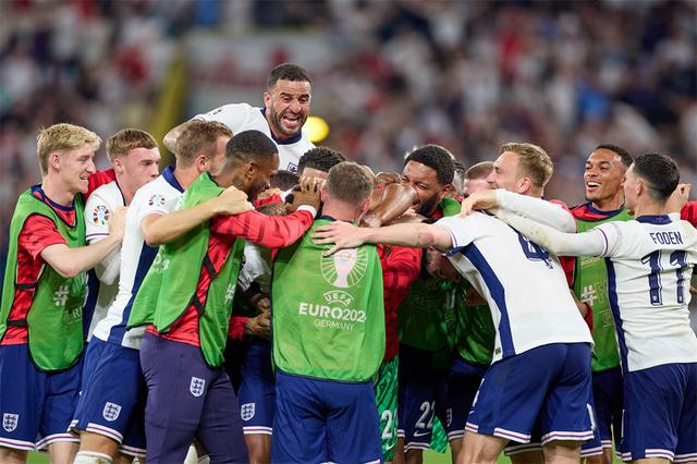 荷兰队晋级欧预赛，一展身手