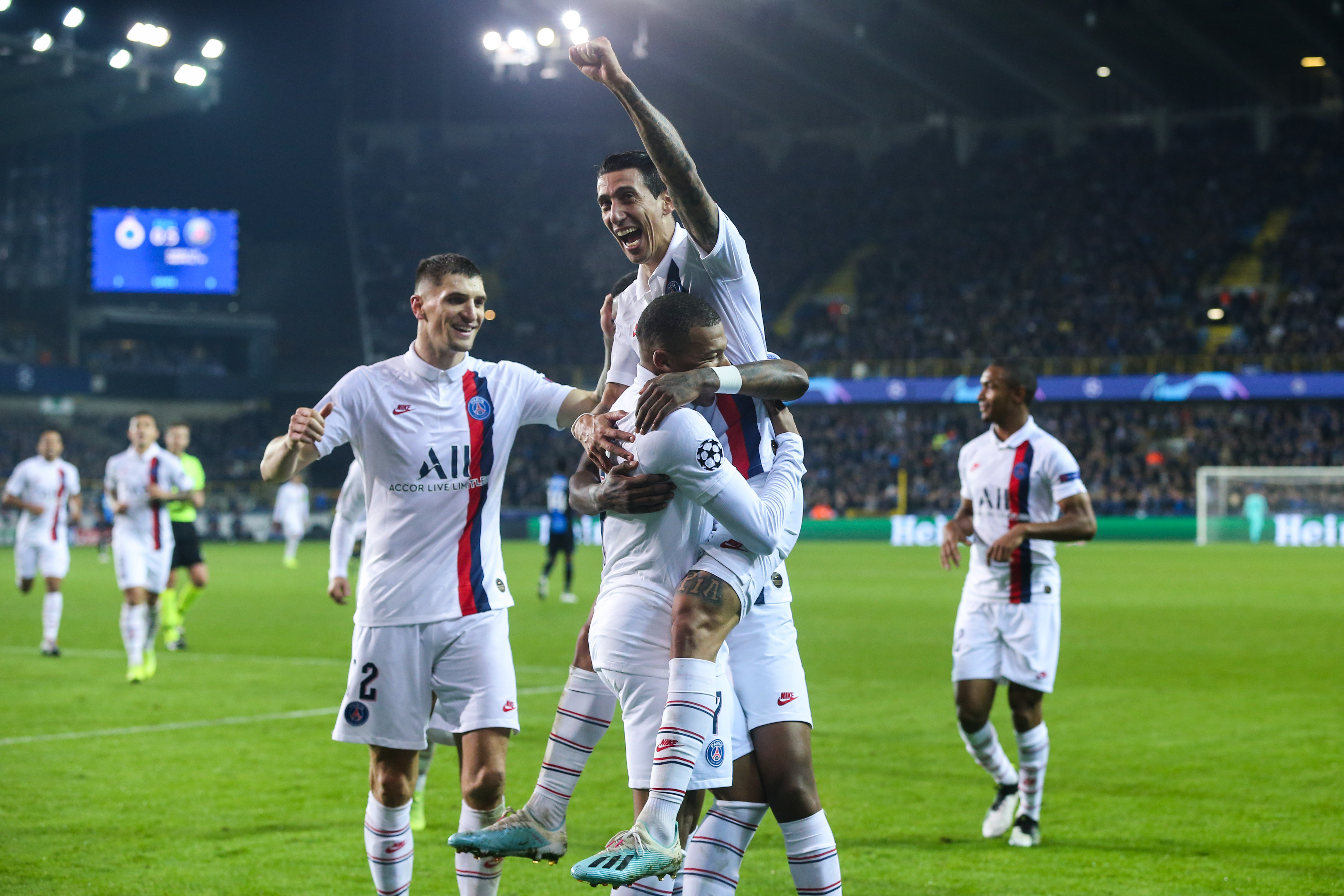 爱游戏网站-巴黎圣日耳曼客场告捷，锁定小组头名