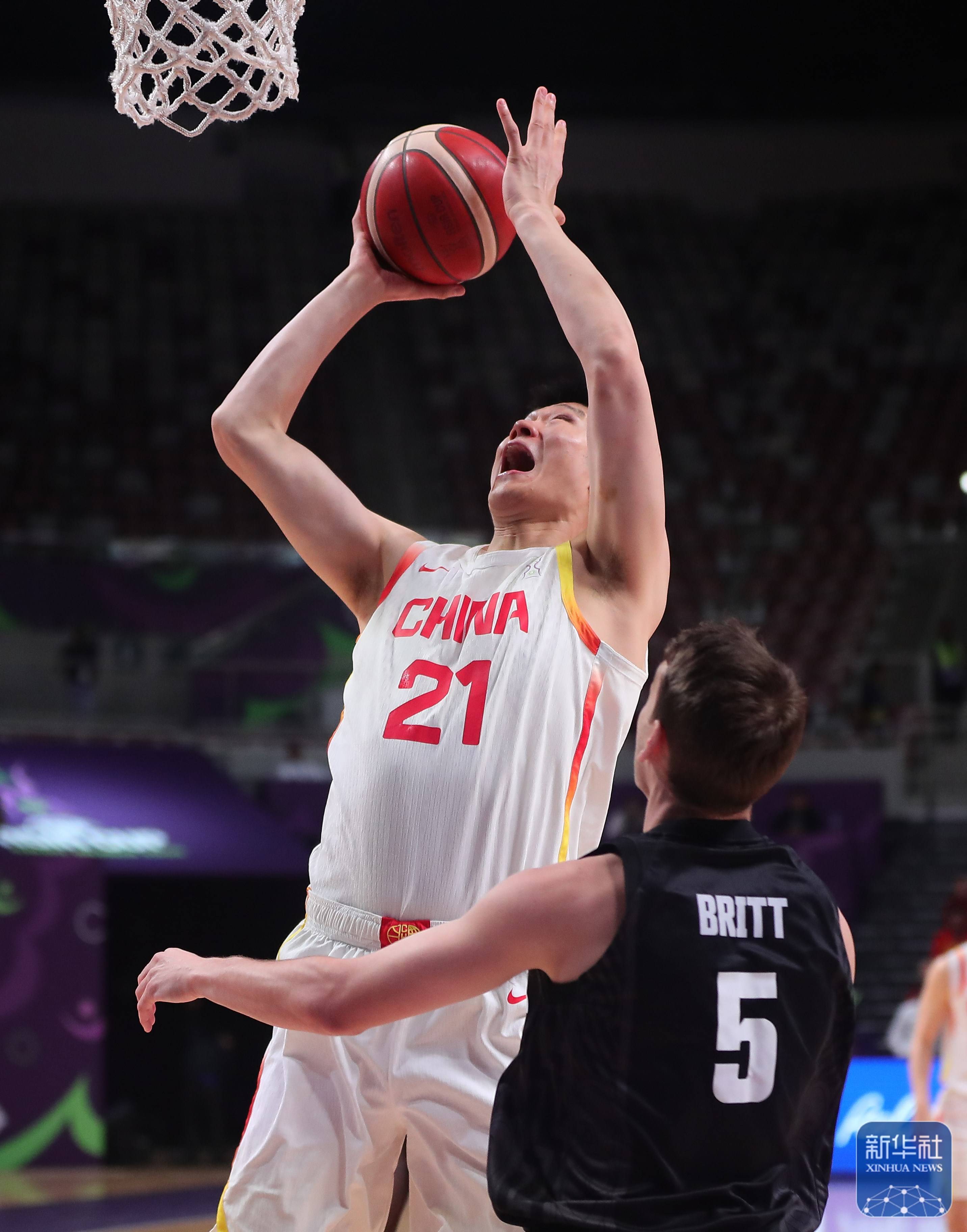 篮球联赛的球员们备战冲刺最终胜利