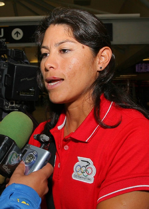 爱游戏网页版-墨西哥女子击剑选手表现出色，夺得冠军