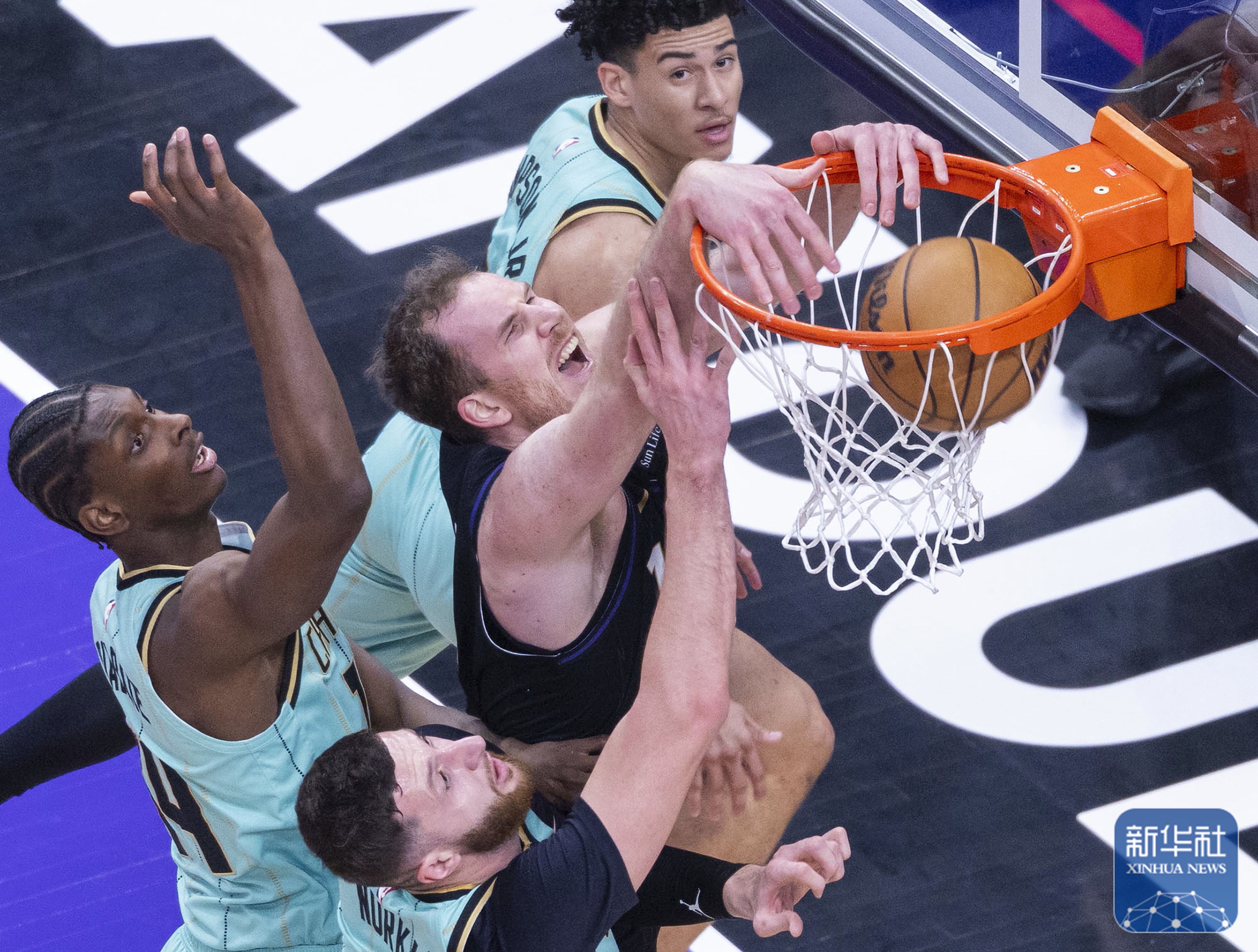 猛龙主场逆风击败开拓者,取 猛龙主场逆风击败开拓者,取